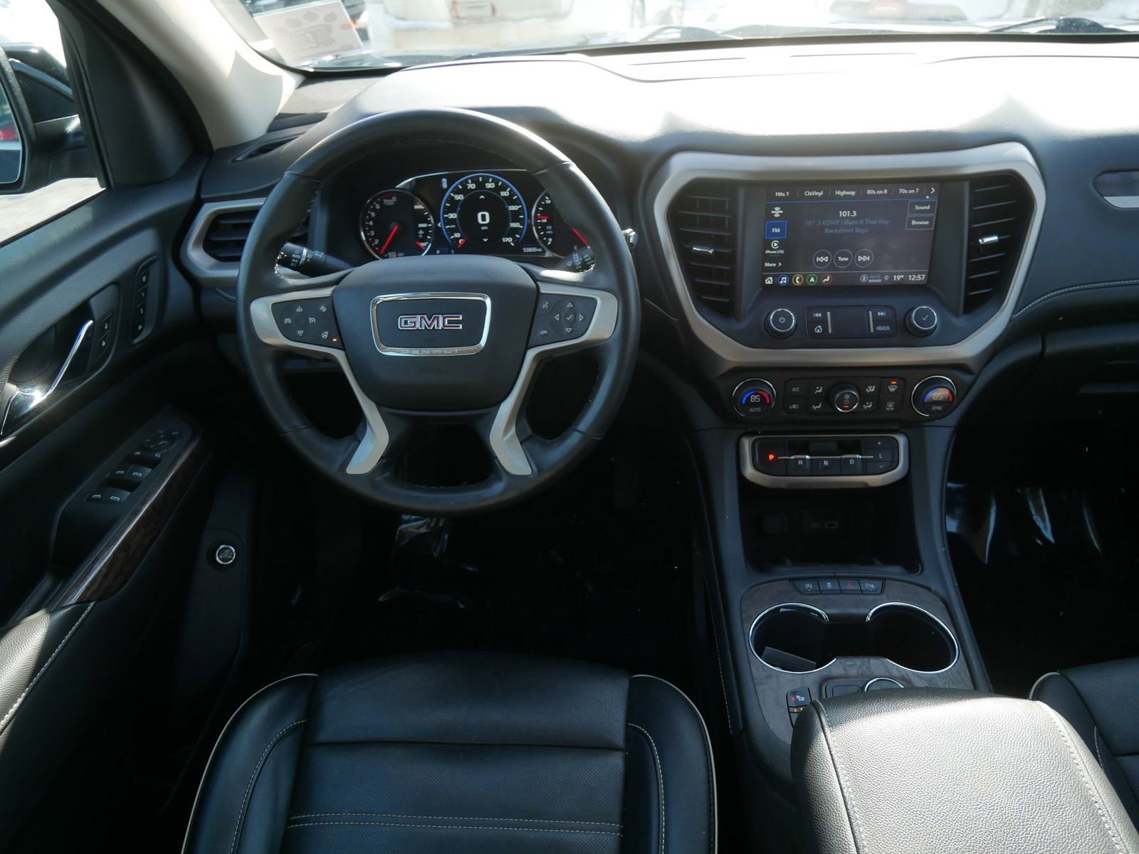 Used 2023 GMC Acadia Denali w/ Black Diamond Edition image 11