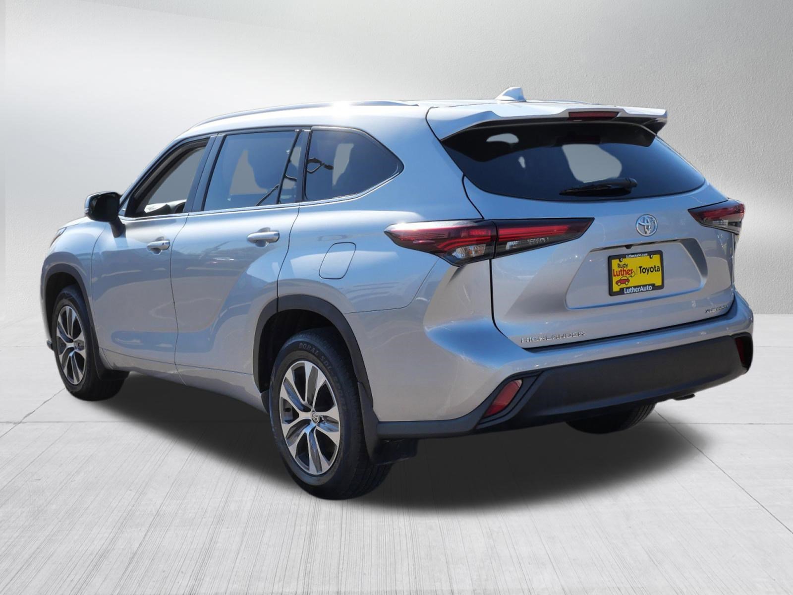 Certified 2024 Toyota Highlander XLE AWD/4WD image 6