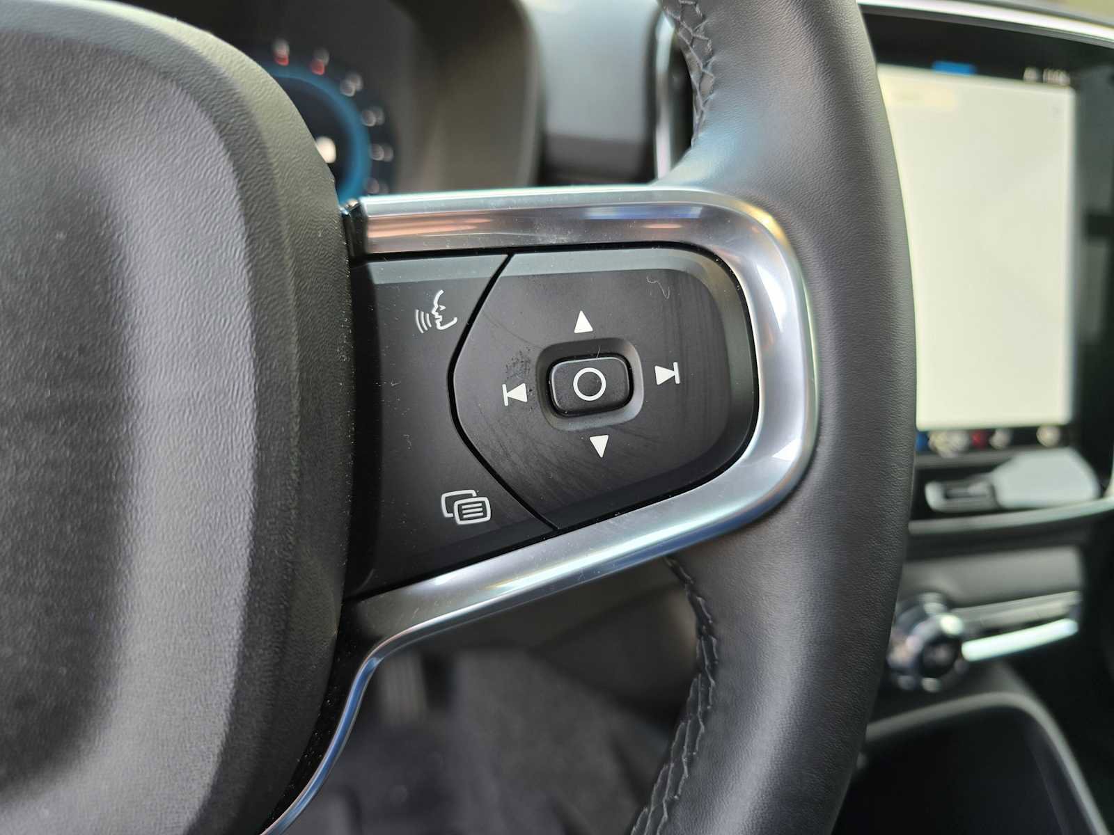 Used 2025 Volvo XC40 B5 Core w/ Protection Package Premier image 29