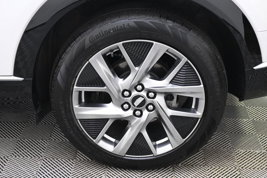 Certified 2025 Cadillac Optiq Luxury 2 w/ LPO, Floor Liner Package AWD/4WD image 20