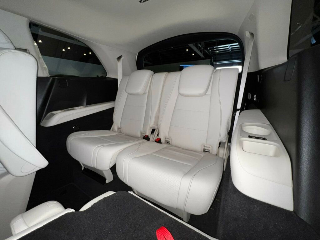 Used 2024 Mercedes-Benz GLS 450 4MATIC image 26