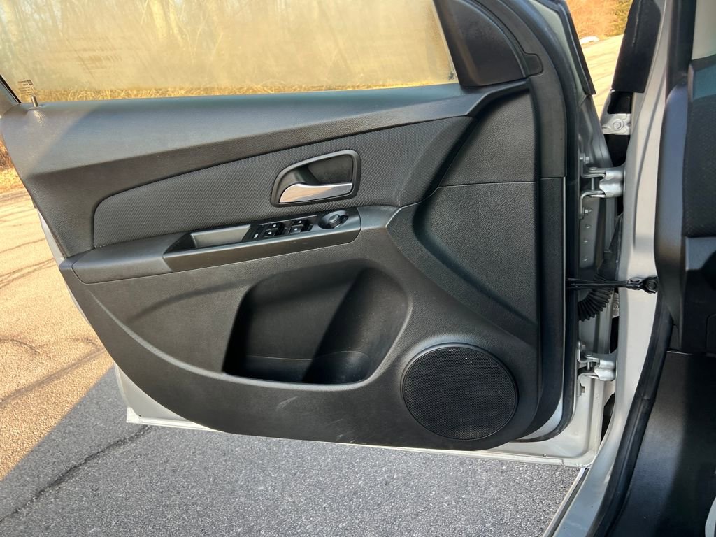 Used 2013 Chevrolet Cruze LT w/ RS Package image 10