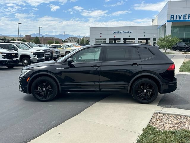Used 2023 Volkswagen Tiguan SE R-Line AWD/4WD image 2