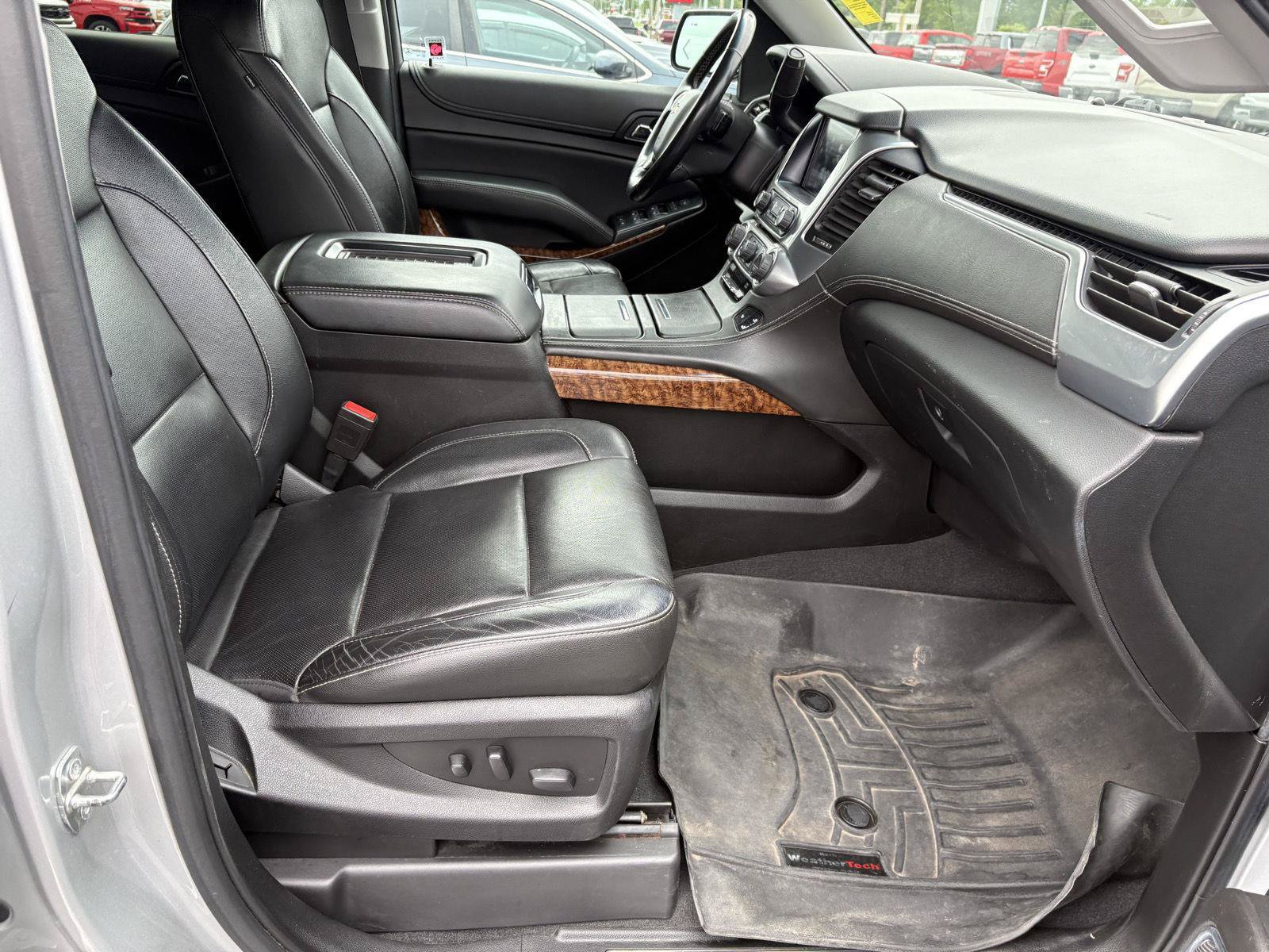 Used 2020 Chevrolet Suburban Premier AWD/4WD image 23
