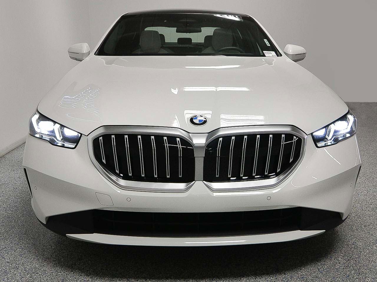 Used 2024 BMW 530i w/ Executive Package image 2