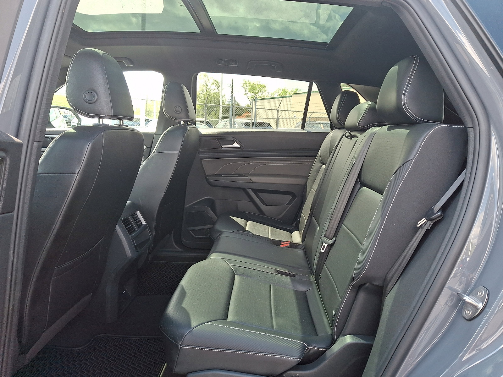 Certified 2022 Volkswagen Atlas Cross Sport SE w/ Panoramic Sunroof Package image 10