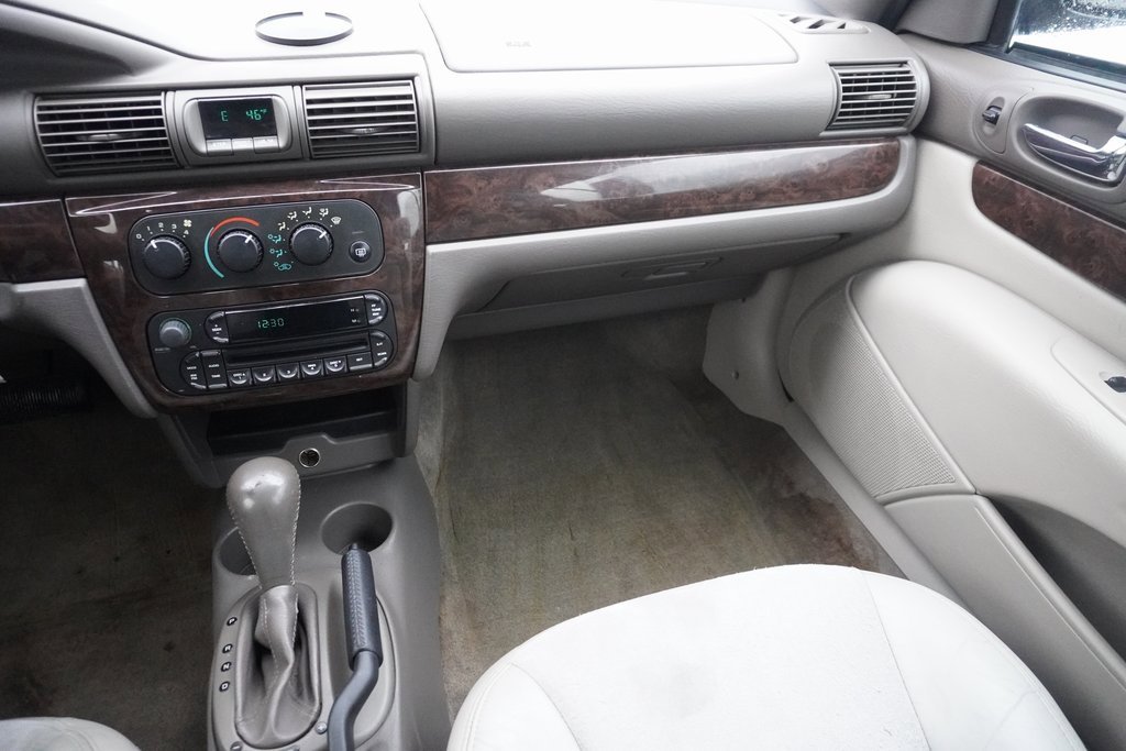 Used 2005 Chrysler Sebring Limited w/ Electronics Convenience Group image 18