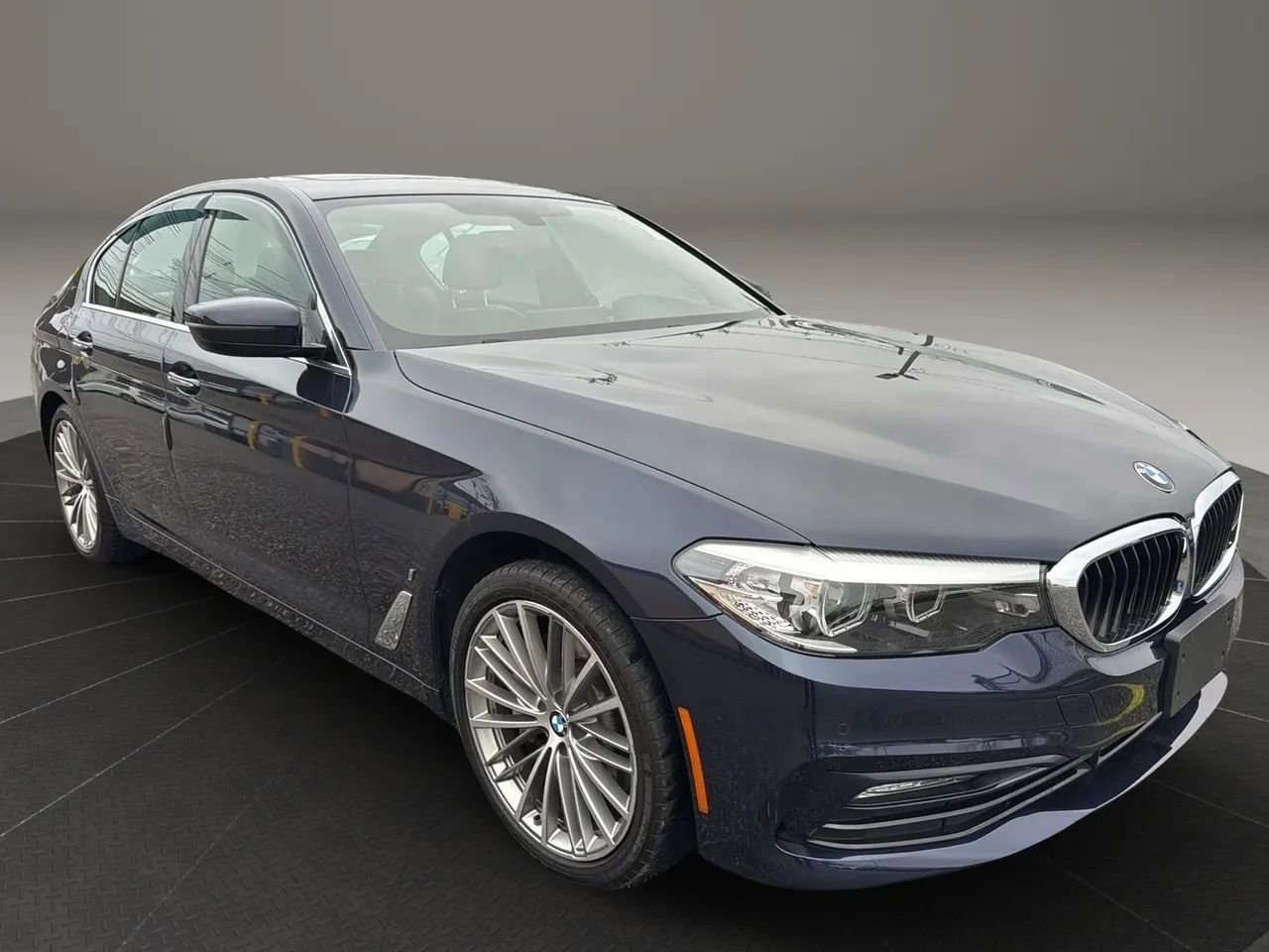 Used 2018 BMW 530e xDrive image 3