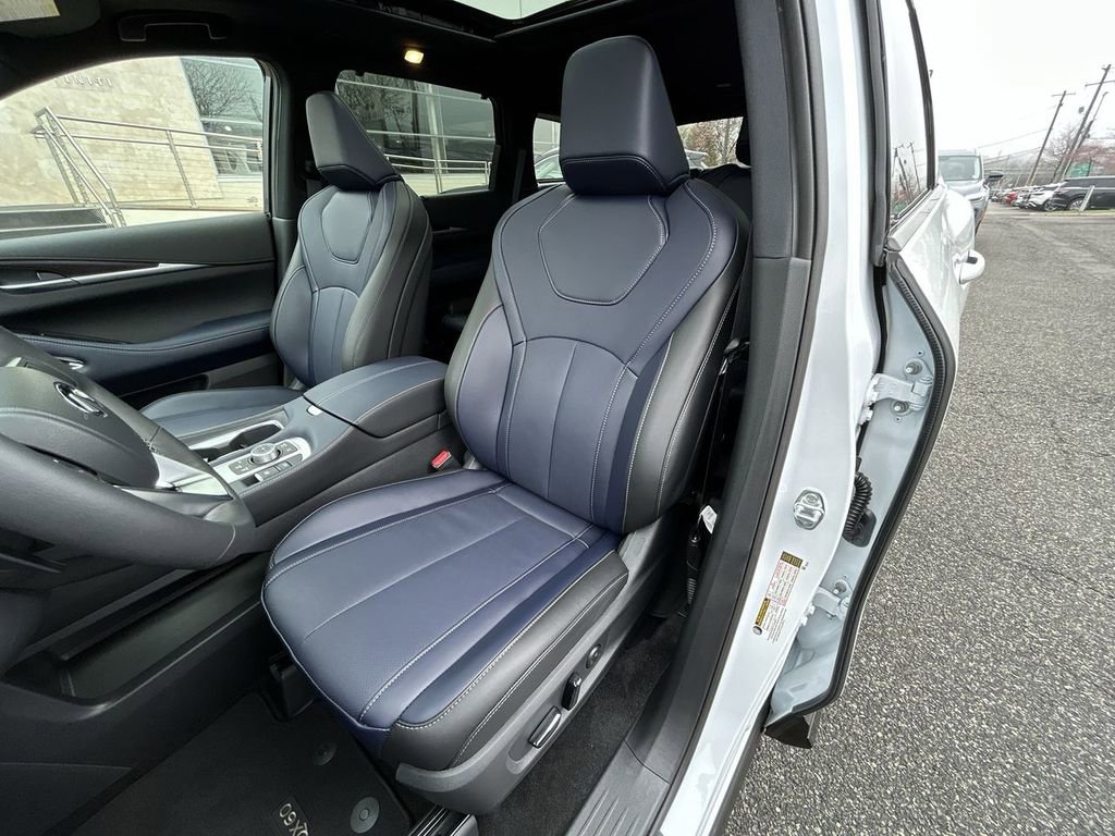 Certified 2026 INFINITI QX60 Sport w/ Dark Cargo Package image 15