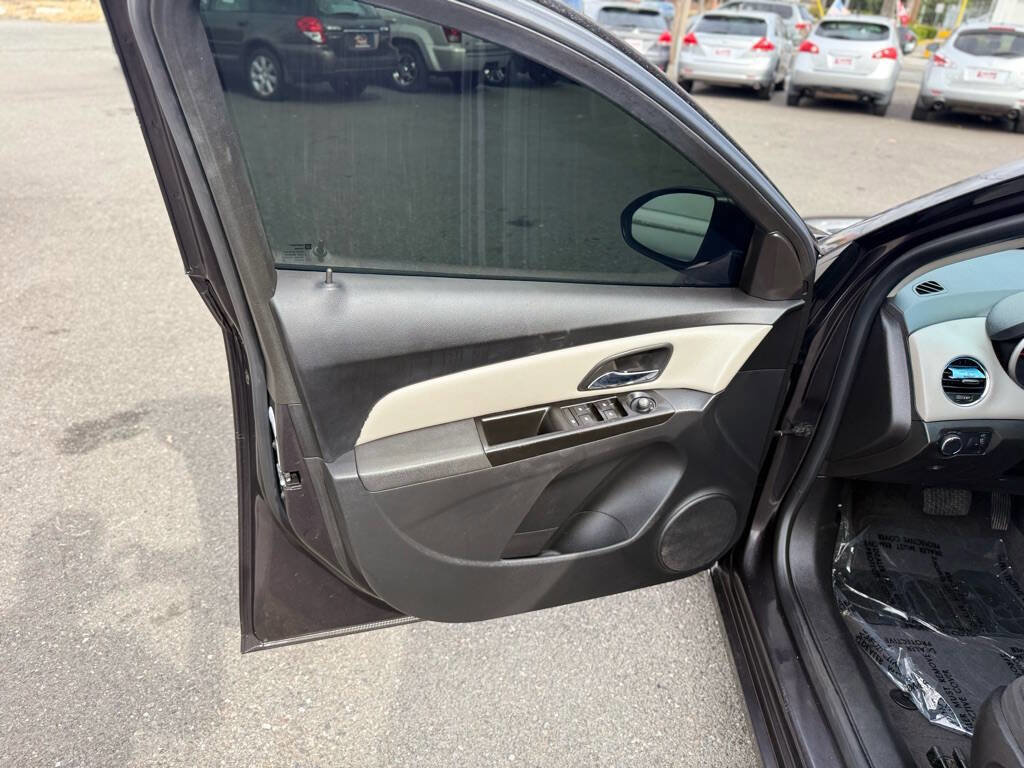 Used 2014 Chevrolet Cruze LS image 11