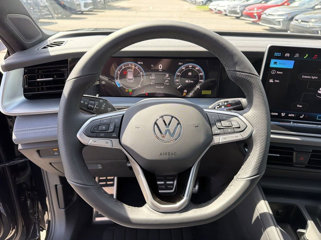 New 2026 Volkswagen Tiguan SE R-Line FWD image 24
