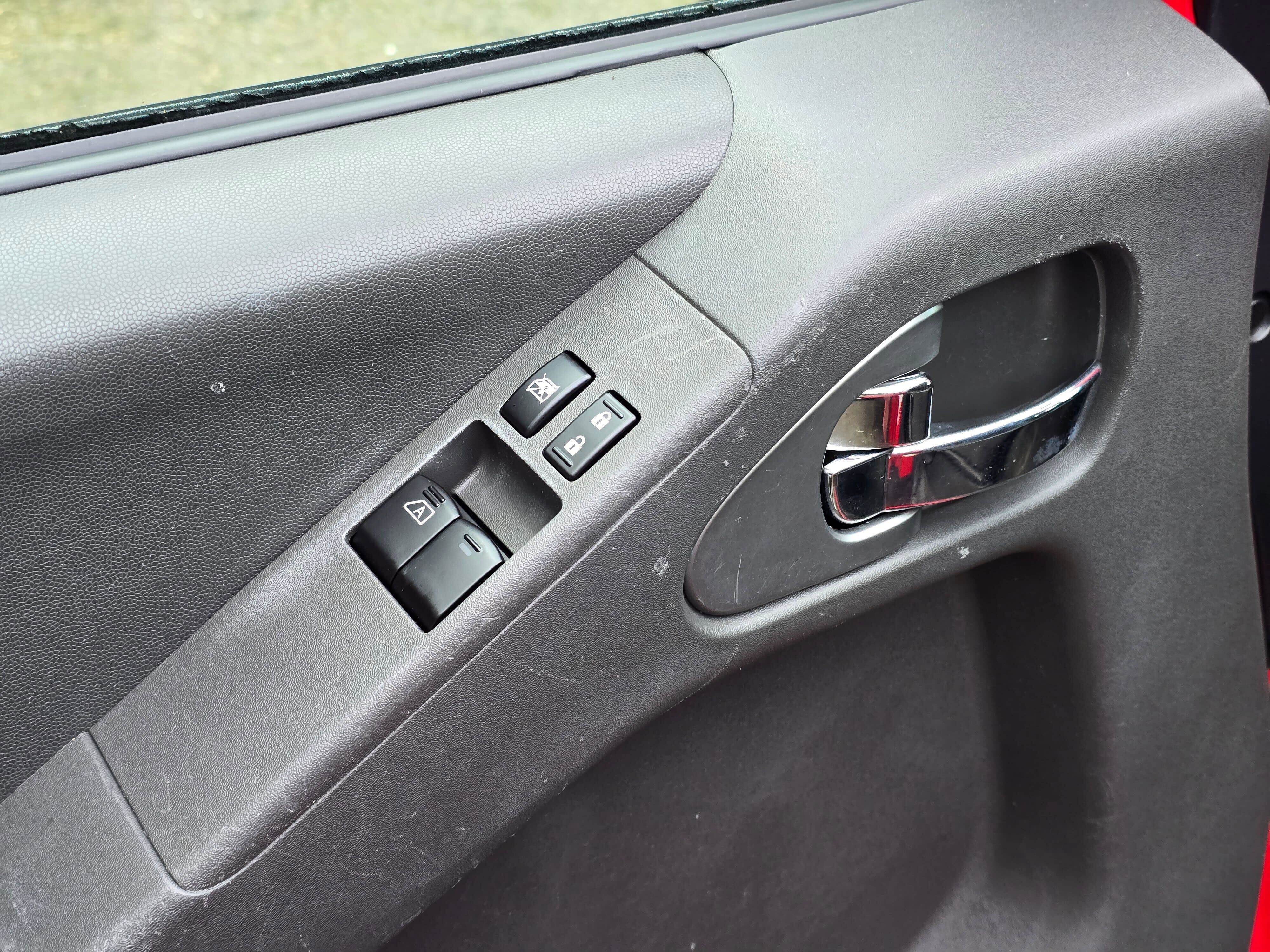 Used 2011 Nissan Frontier SV image 22