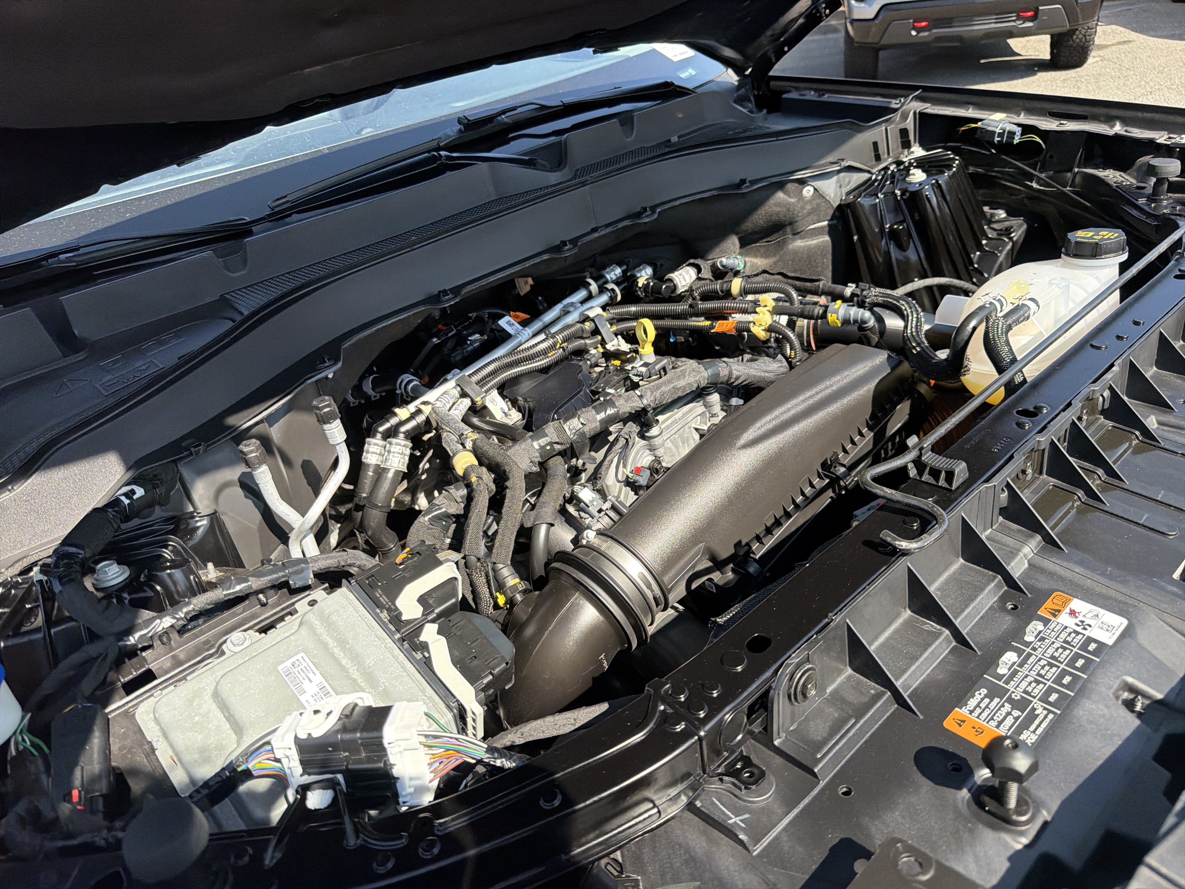 Used 2025 Ford Explorer Active RWD image 21