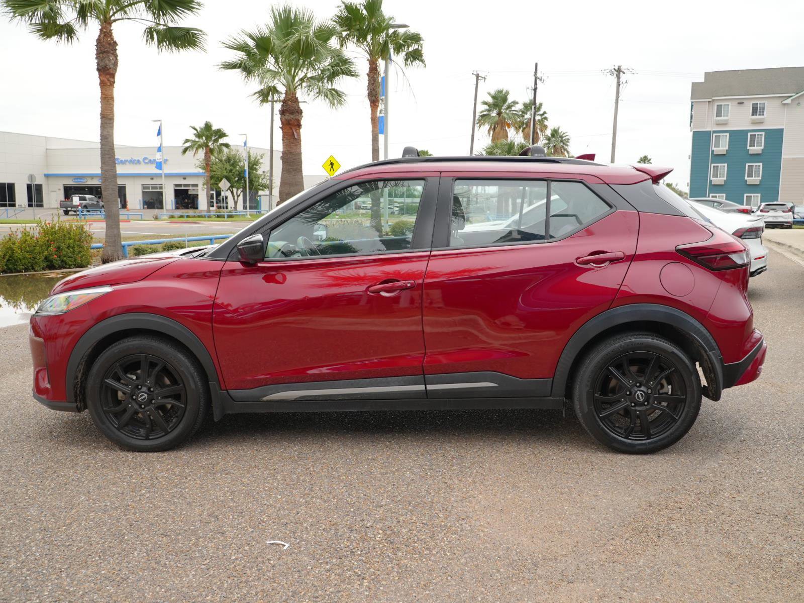 Used 2022 Nissan Kicks SR w/ Premium Package FWD image 8