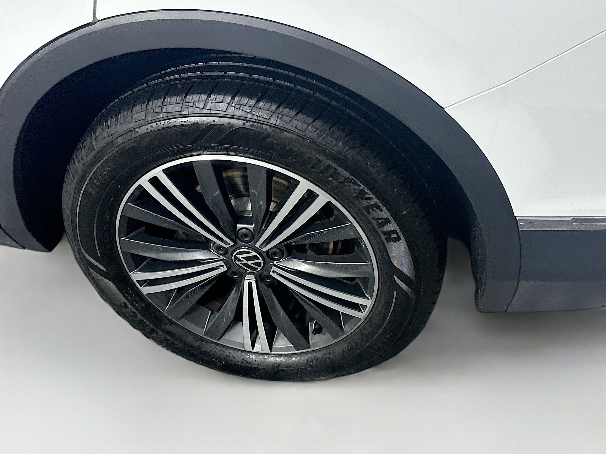 Used 2024 Volkswagen Tiguan Wolfsburg Edition image 11