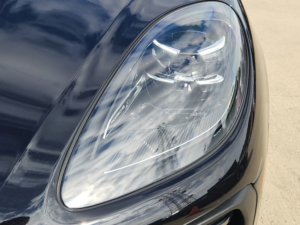Certified 2025 Porsche Macan image 9