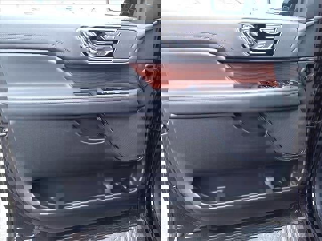 New 2022 Lincoln Navigator 4WD image 38