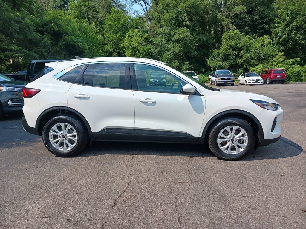 Used 2023 Ford Escape Active w/ Tech Pack #2 AWD/4WD image 3
