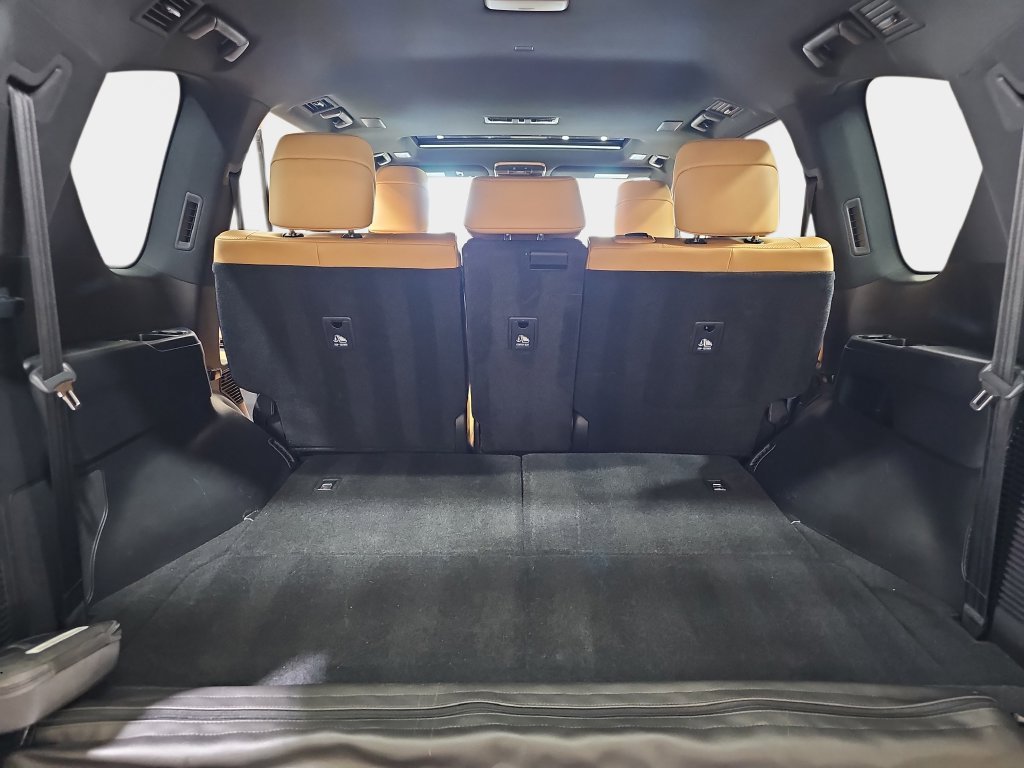 Used 2022 Lexus LX 600 4WD w/ Appearance Package image 14