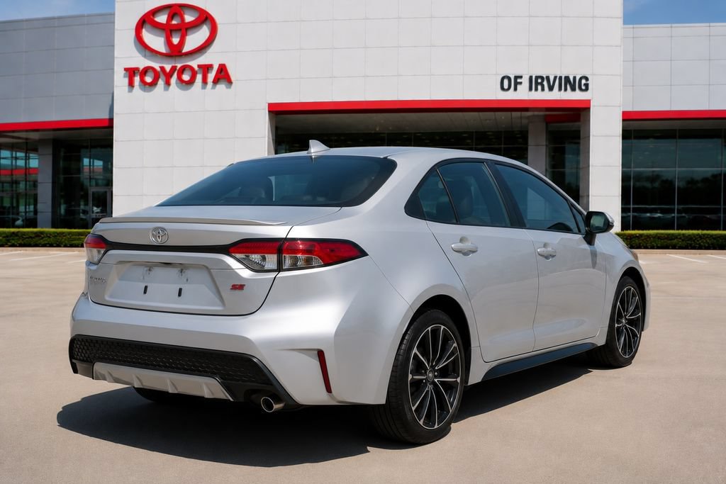 Used 2023 Toyota Corolla SE FWD image 3