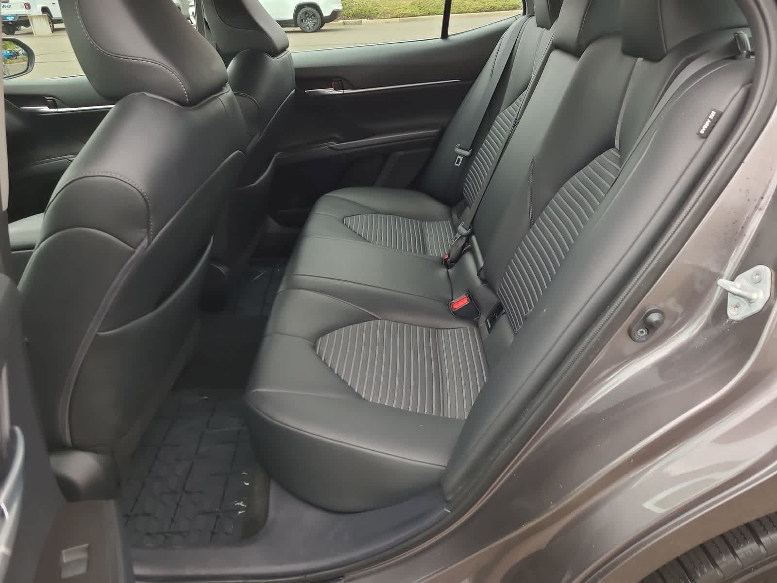 Used 2023 Toyota Camry SE w/ Cold Weather Package FWD image 21