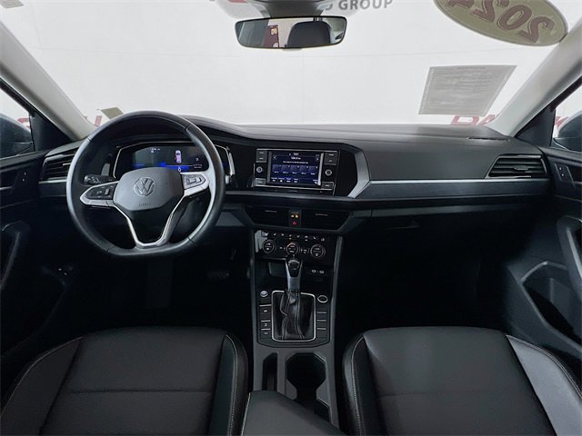 Used 2024 Volkswagen Jetta SE image 24