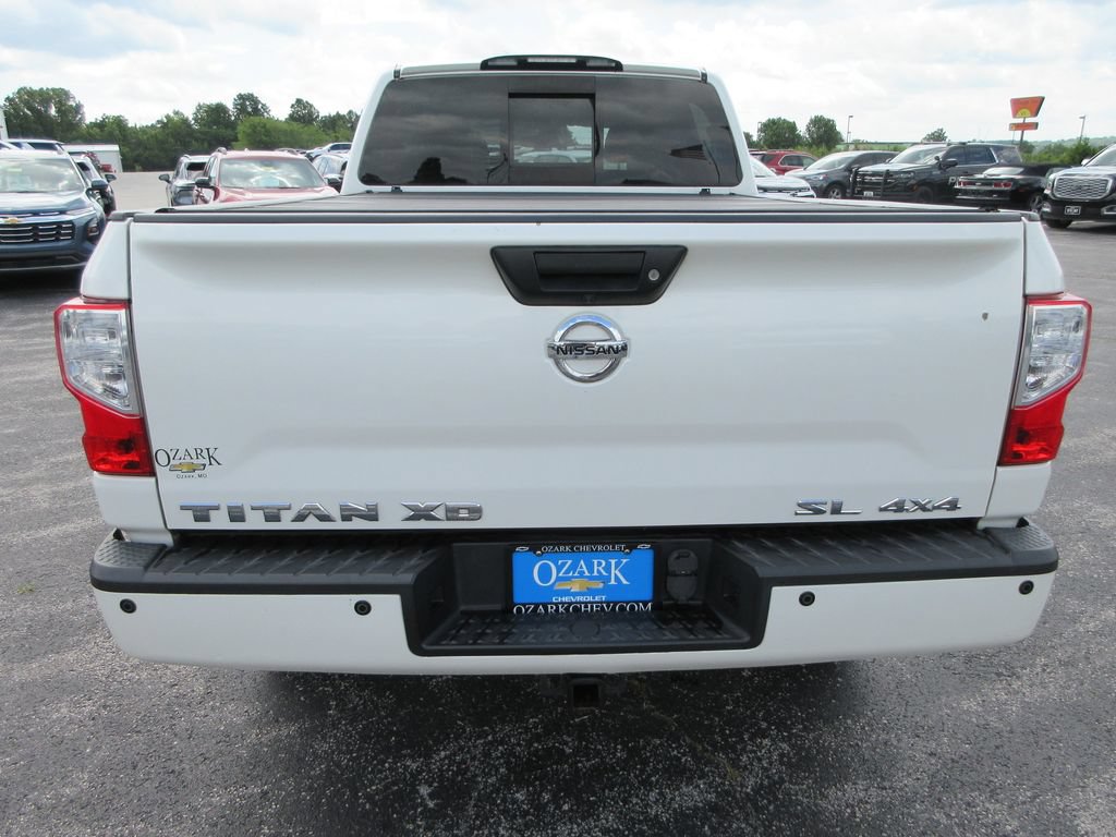 Used 2017 Nissan Titan SL w/ Chrome Package AWD/4WD image 4