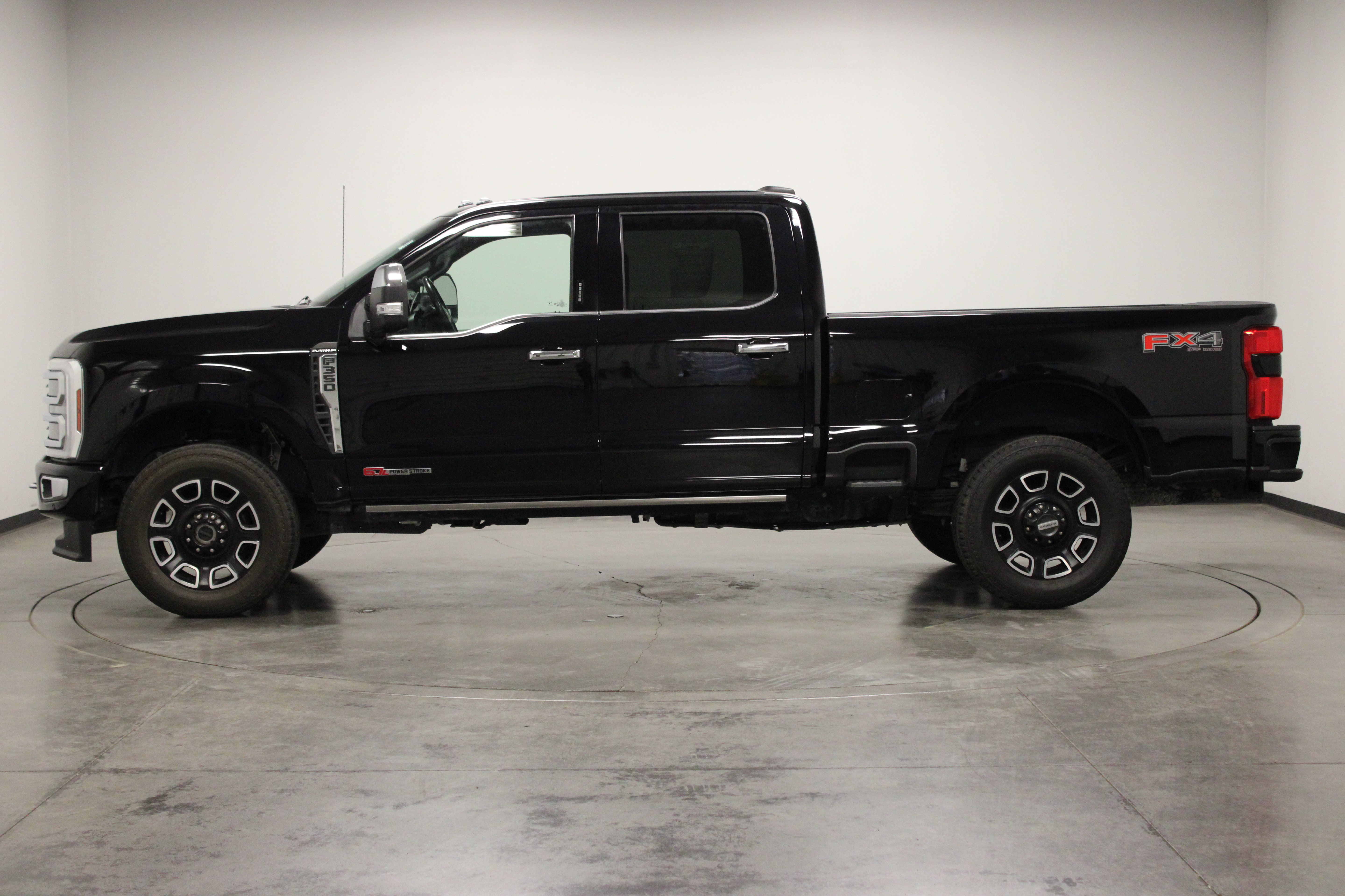 Used 2024 Ford F350 Platinum w/ FX4 Off-Road Package AWD/4WD image 5