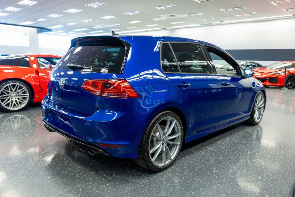 Used 2017 Volkswagen Golf R 4-Door image 4