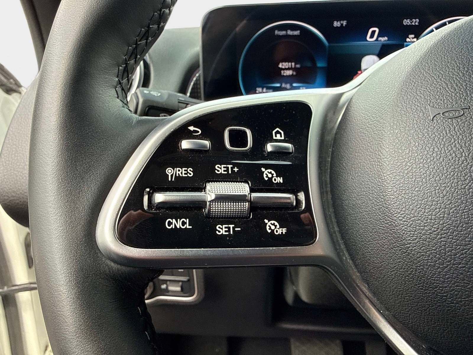 Used 2023 Mercedes-Benz GLB 250 4MATIC w/ Premium Package image 51