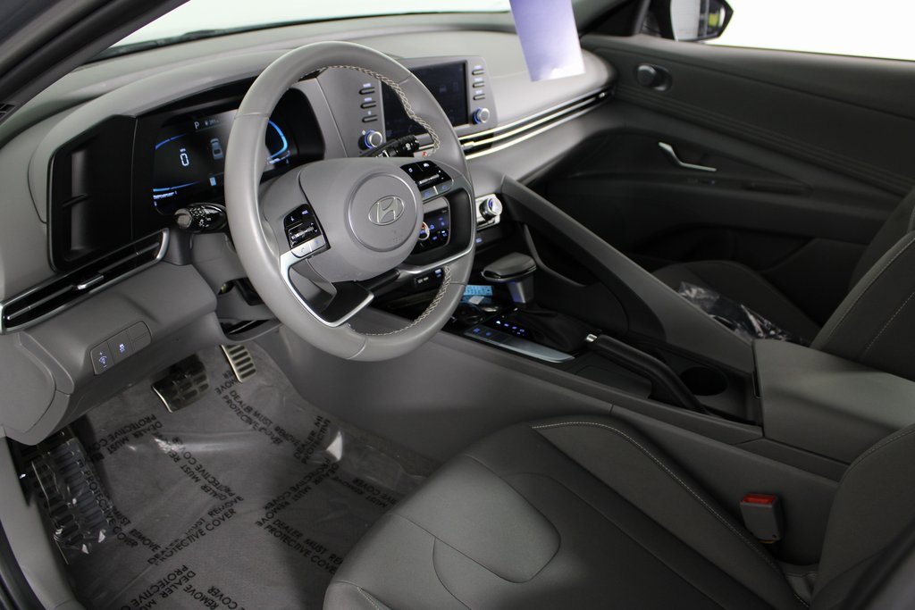Certified 2025 Hyundai Elantra Sport image 14