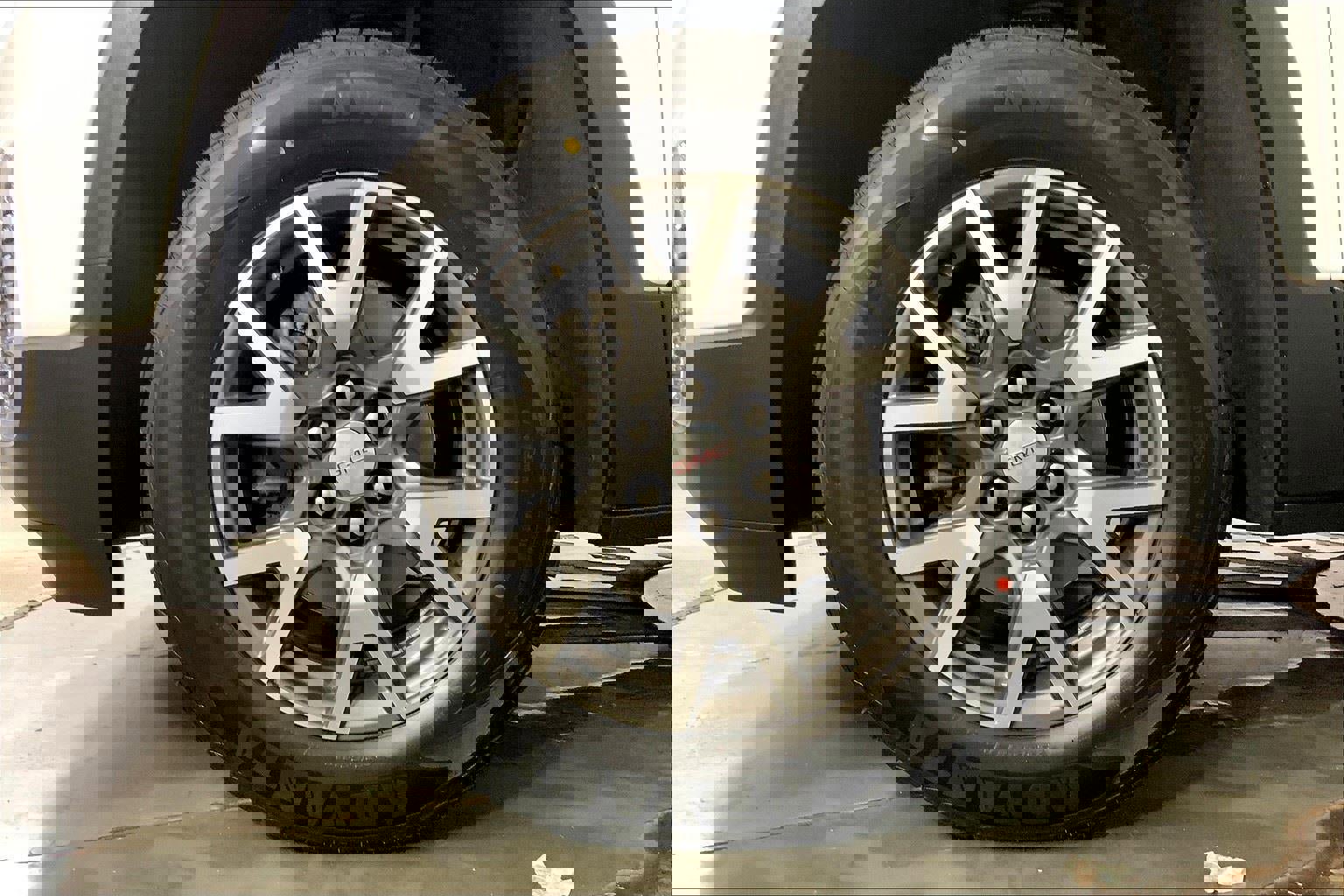 Used 2023 GMC Acadia SLE w/ Driver Convenience Package image 9