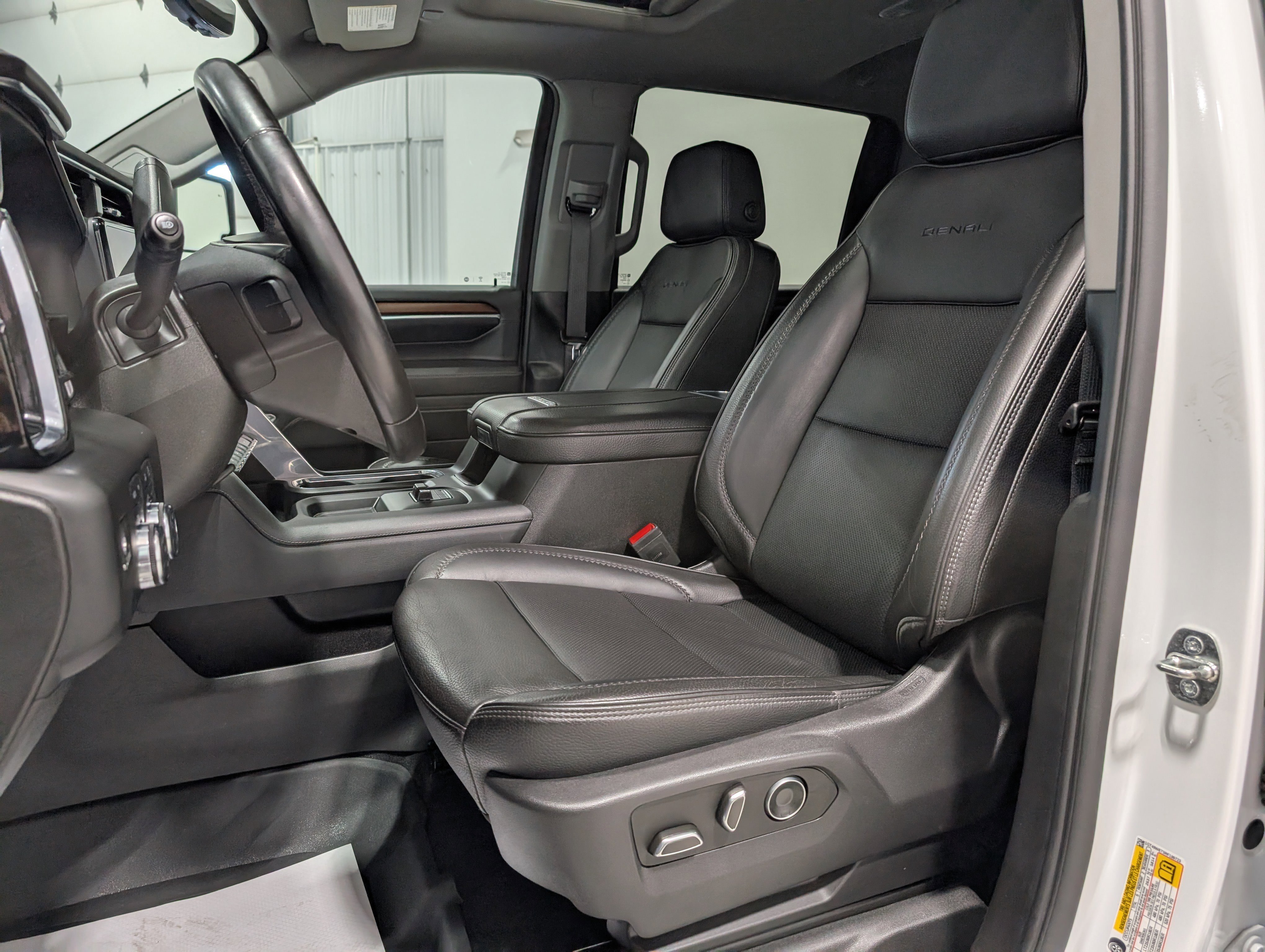 Used 2024 GMC Sierra 3500 Denali w/ Denali Reserve Package image 18