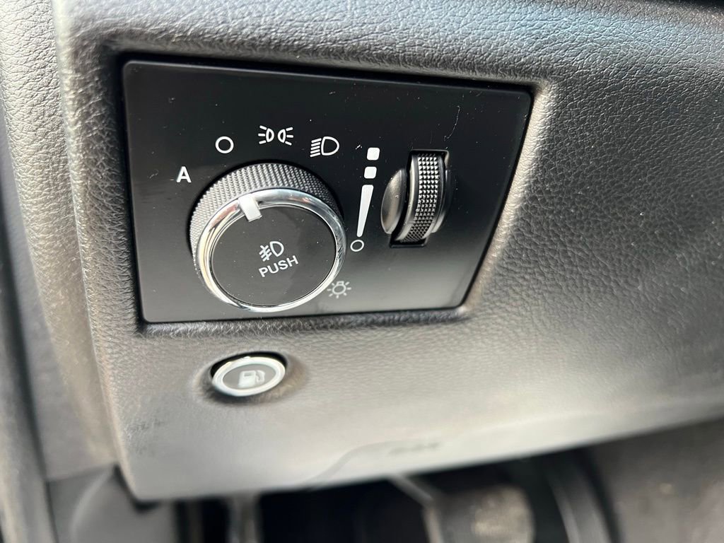 Used 2021 Jeep Grand Cherokee Limited image 33