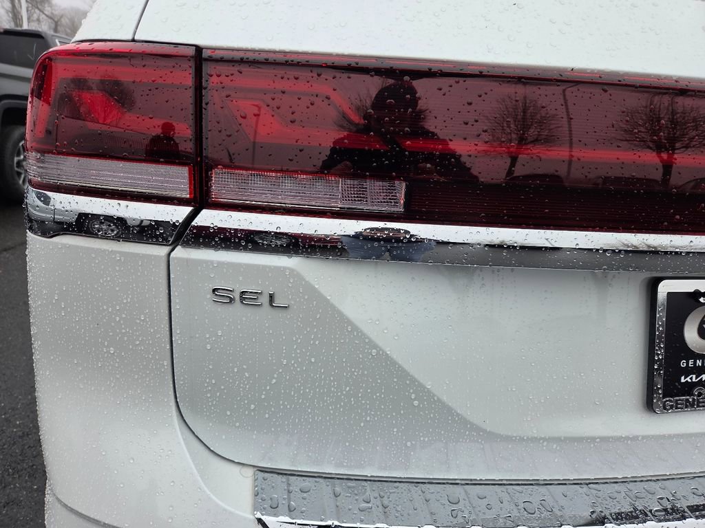 Used 2024 Volkswagen Atlas SEL Premium R-Line AWD/4WD image 38
