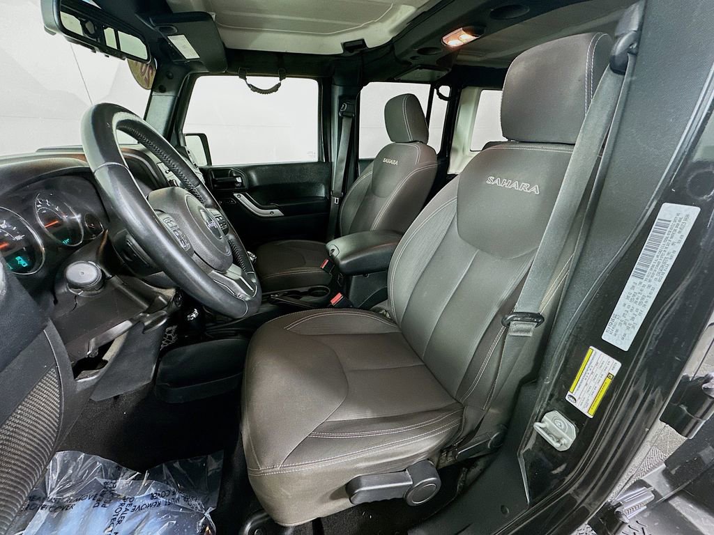 Used 2017 Jeep Wrangler Unlimited Sahara w/ Connectivity Group image 24