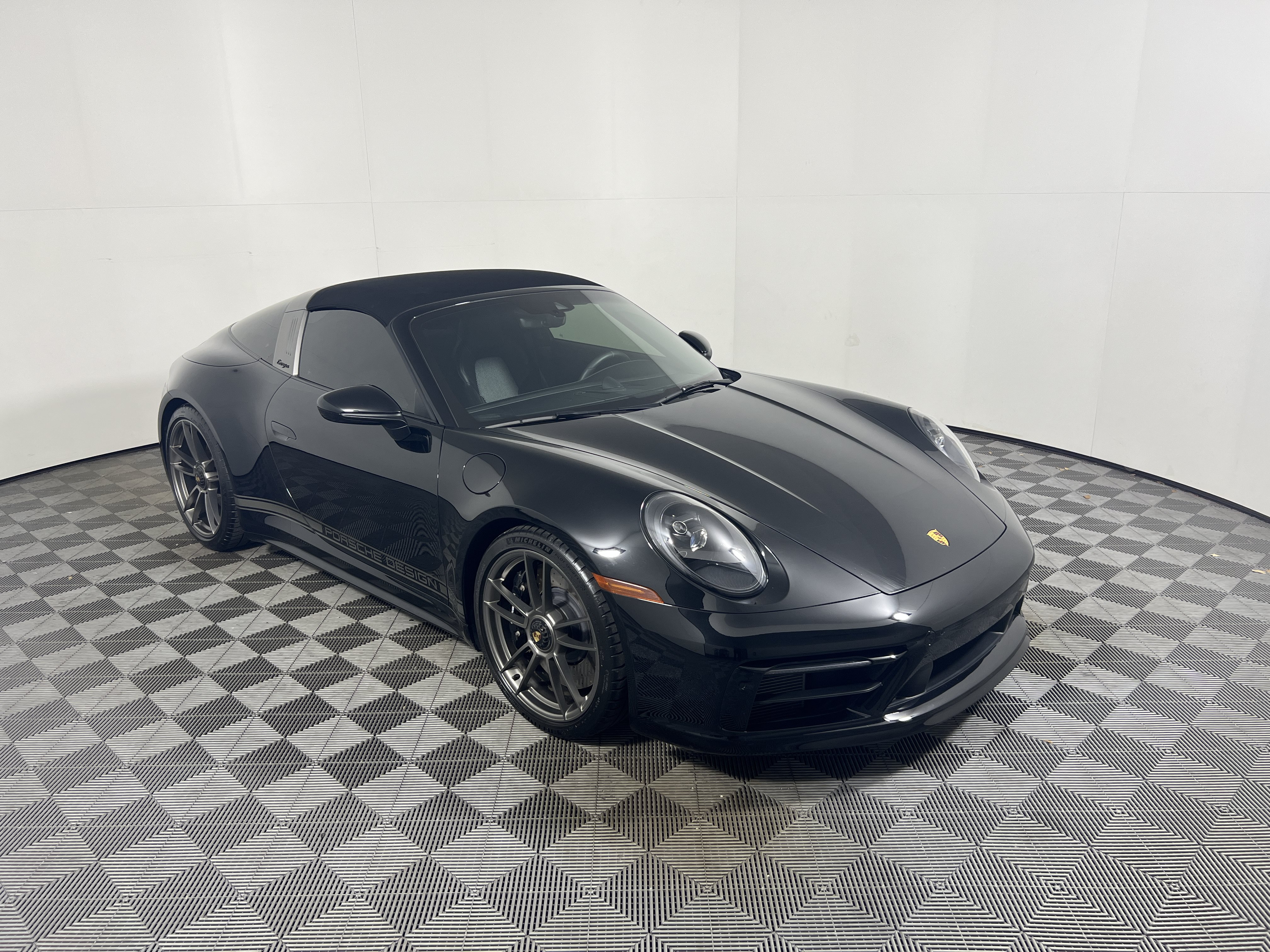 Certified 2024 Porsche 911 50th Anniversary Edition AWD/4WD image 9