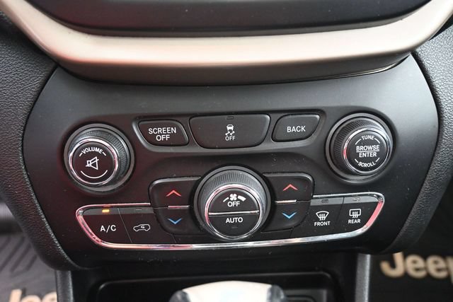 Used 2014 Jeep Cherokee Limited AWD/4WD image 25