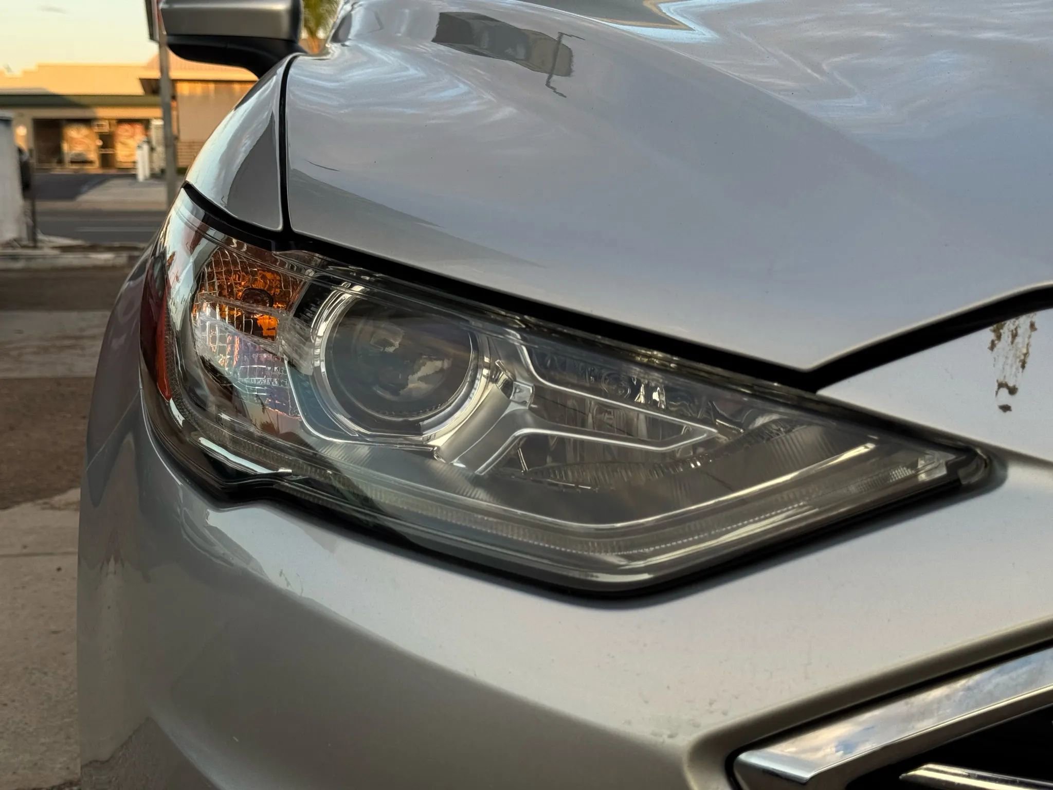Used 2017 Ford Fusion SE w/ Fusion SE Technology Package FWD image 3