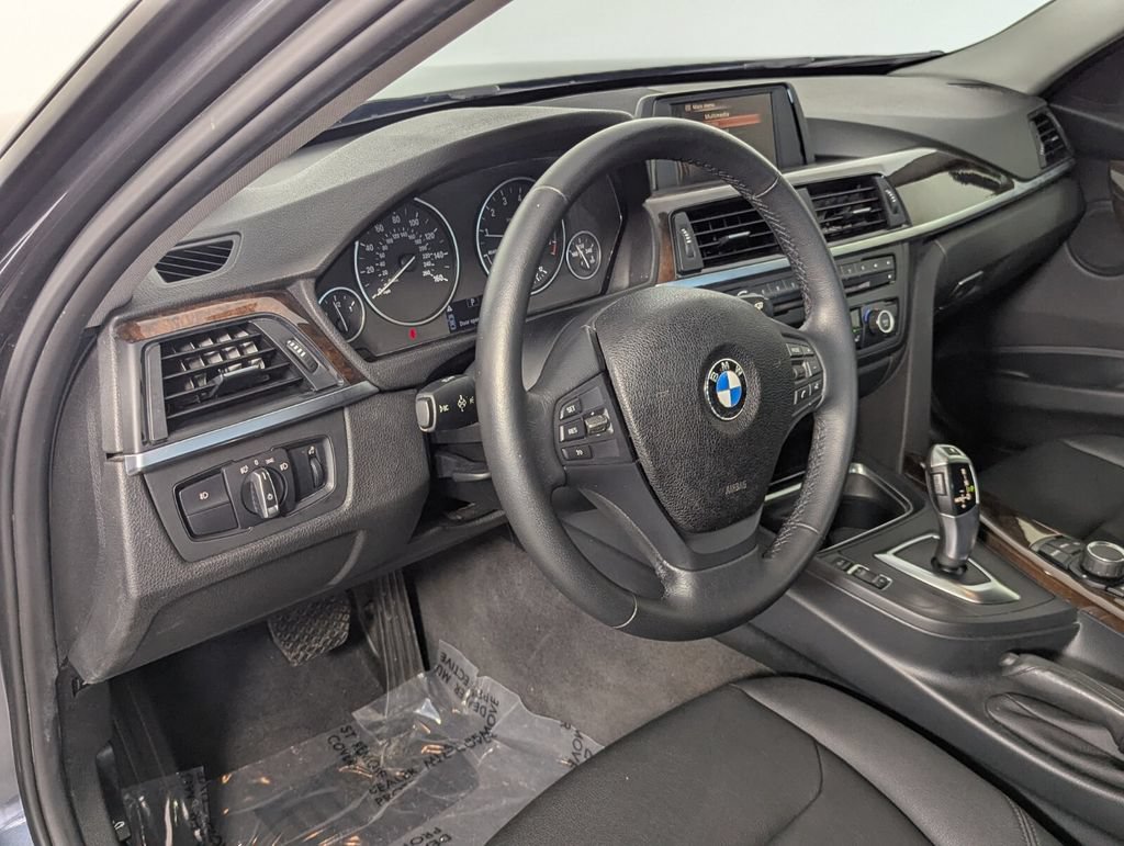 Used 2015 BMW 320i Sedan RWD image 12