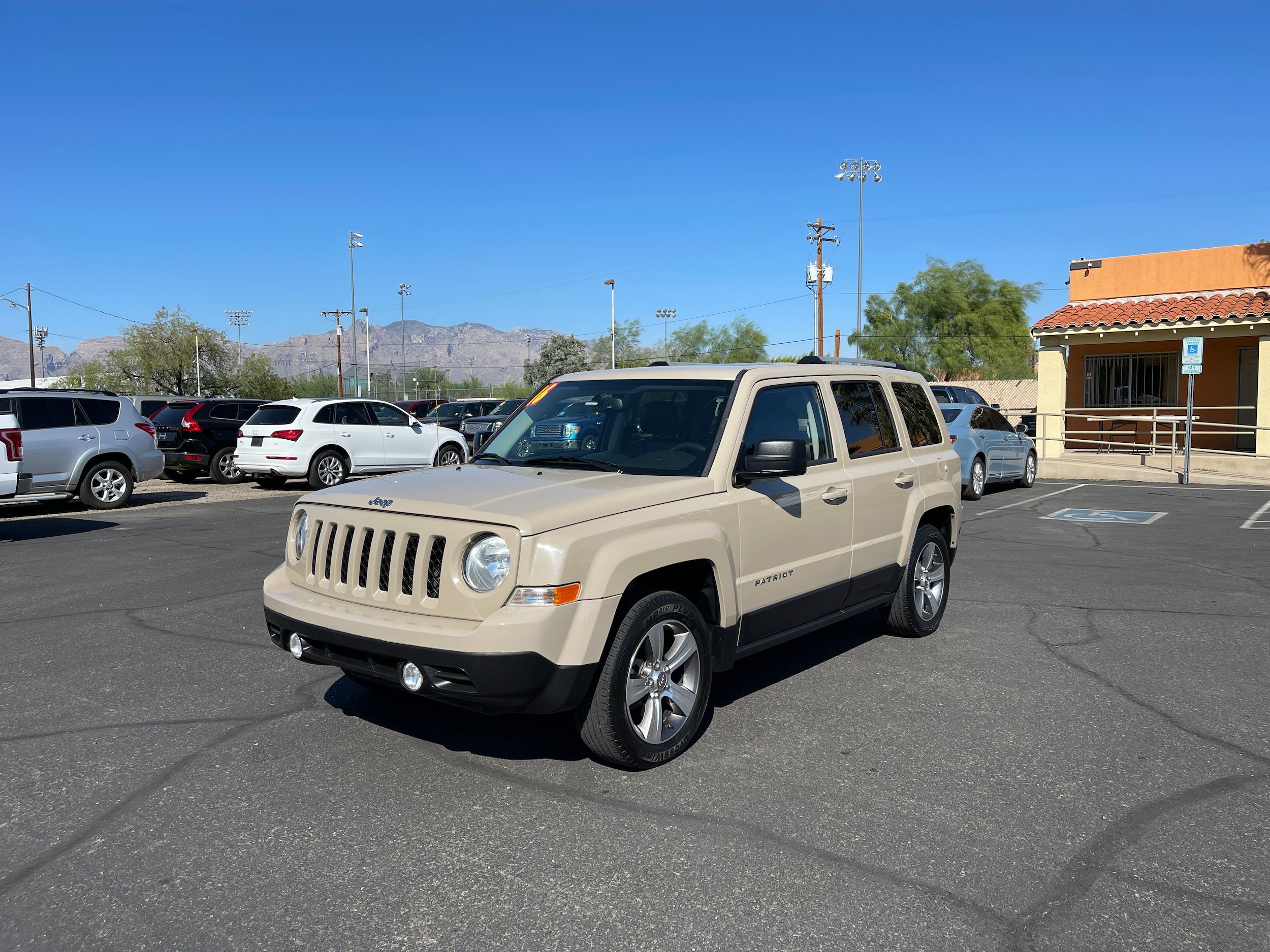 Used 2016 Jeep Patriot High Altitude FWD image 1