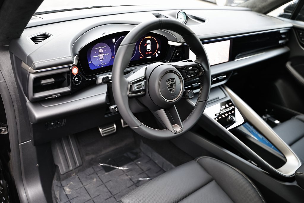 New 2025 Porsche Macan Turbo Electric image 4