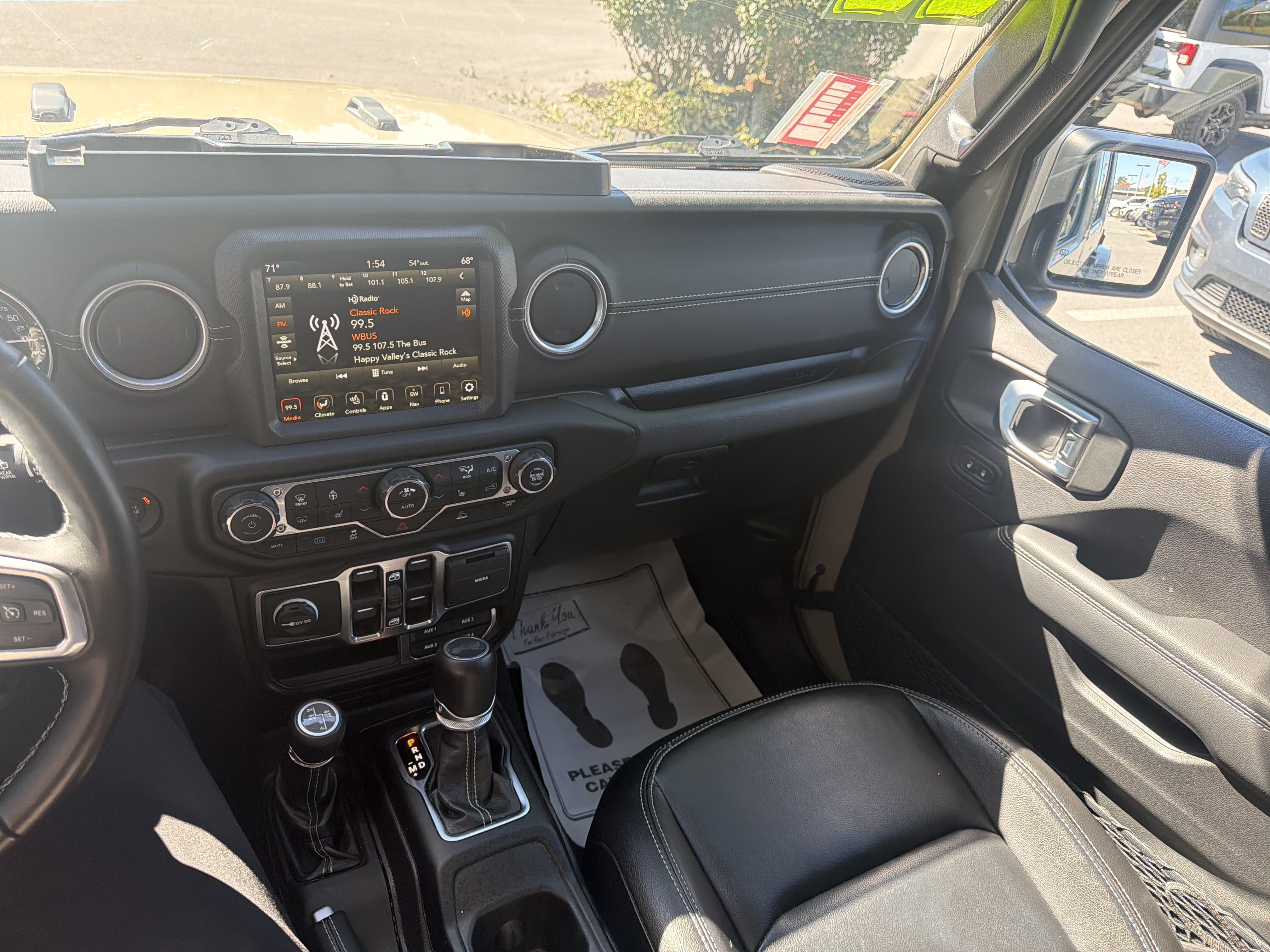 Used 2022 Jeep Wrangler Unlimited Sahara w/ Cold Weather Group AWD/4WD image 22