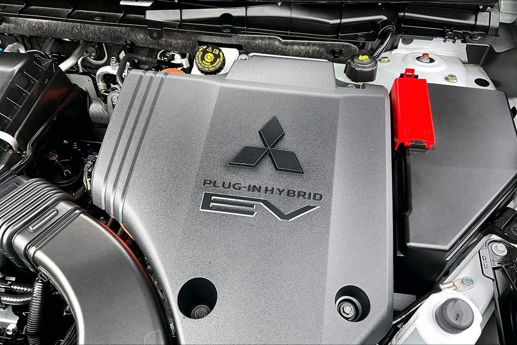 Used 2025 Mitsubishi Outlander LE image 33