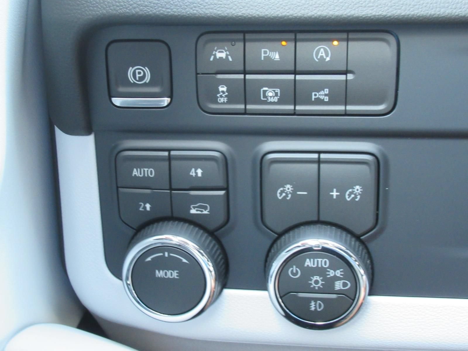 Used 2026 Chevrolet Suburban Premier AWD/4WD image 22