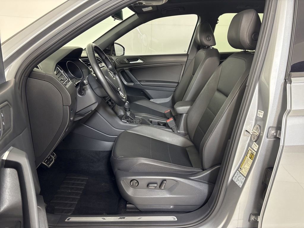 Used 2020 Volkswagen Tiguan SE R-Line image 14