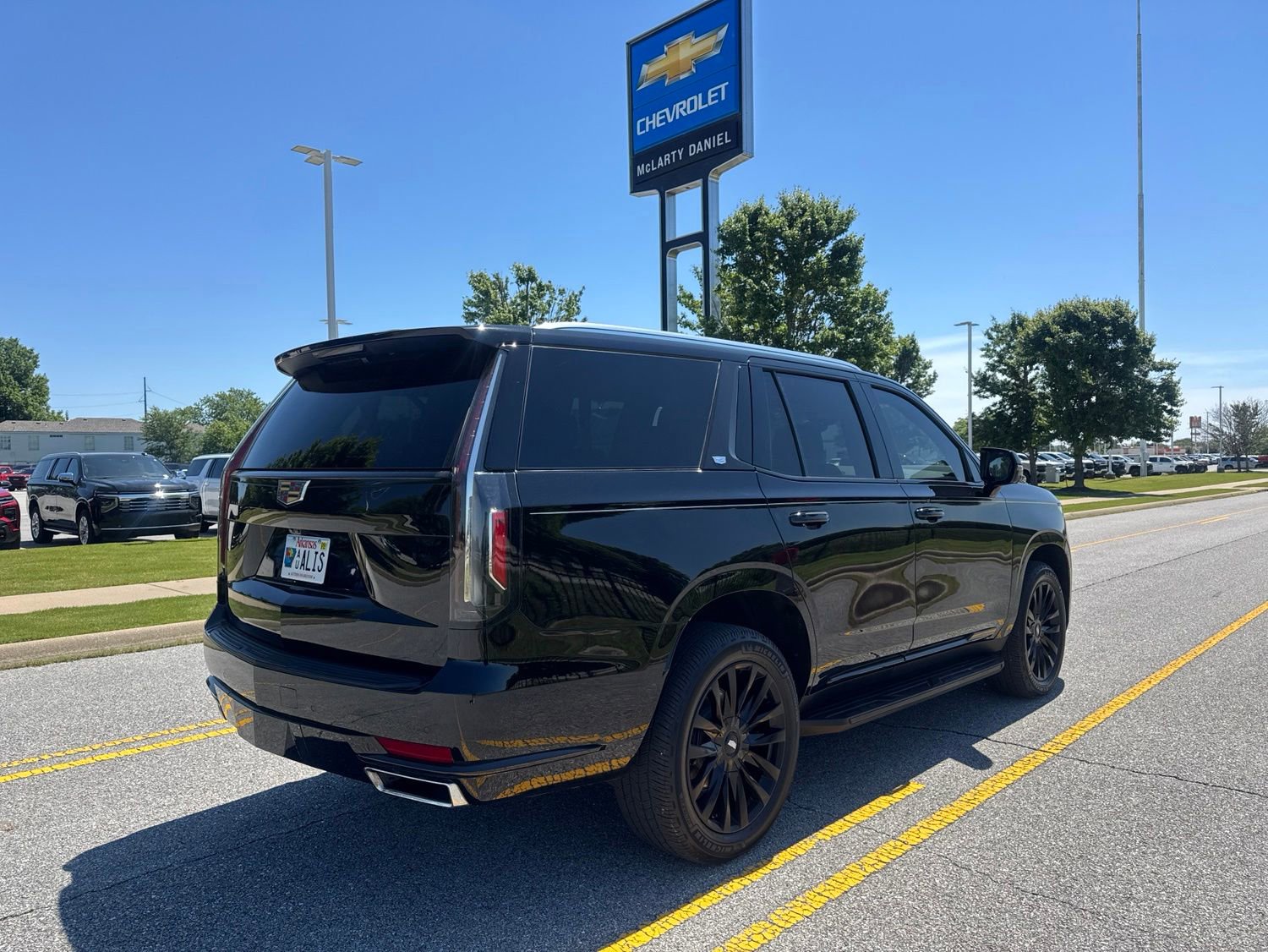 Used 2022 Cadillac Escalade Premium Luxury AWD/4WD image 4