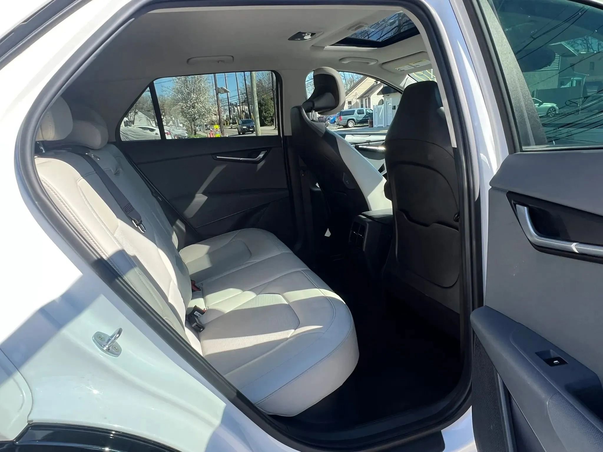 Used 2023 Kia Niro EX Touring FWD image 28