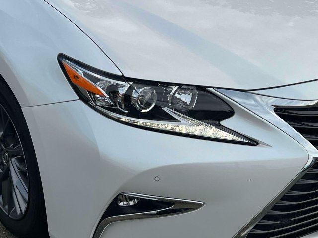 Used 2018 Lexus ES 350 w/ Navigation System Package FWD image 8
