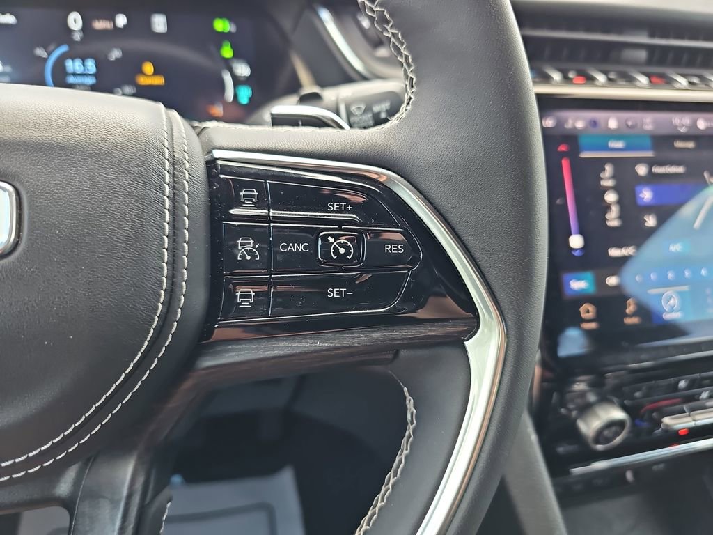 Used 2022 Jeep Grand Cherokee Overland w/ Luxury Tech Group IV image 22